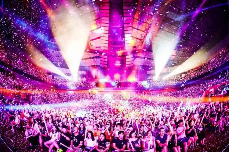 动力火车成都热血开唱 与歌迷共忆青春年华_演唱会