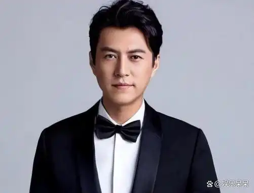 5位男星年轻时其貌不扬,人过中年却儒雅帅气,真是"越