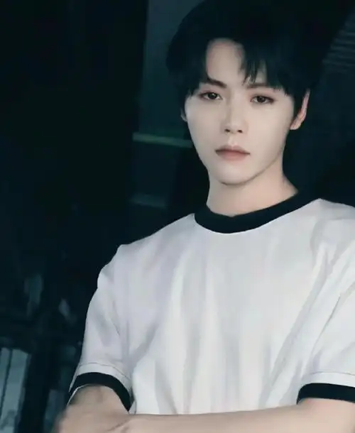 但我的眼睛更好看,因为我的眼里有你.@肖宇梁rainco