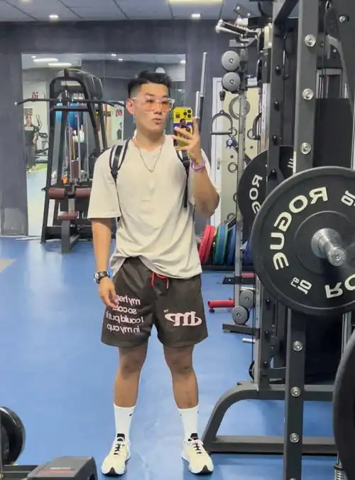 180斤男生显瘦穿搭