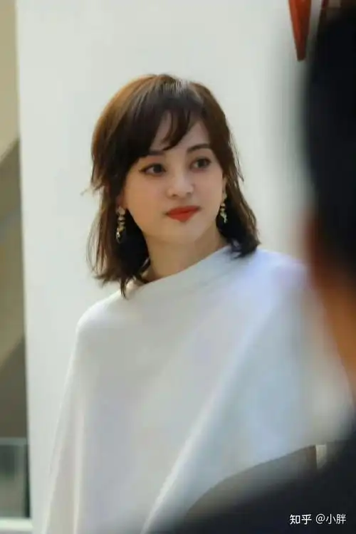 孙俪为新剧留长发,一改往日短发造型,颜值回春,气质提升了不少