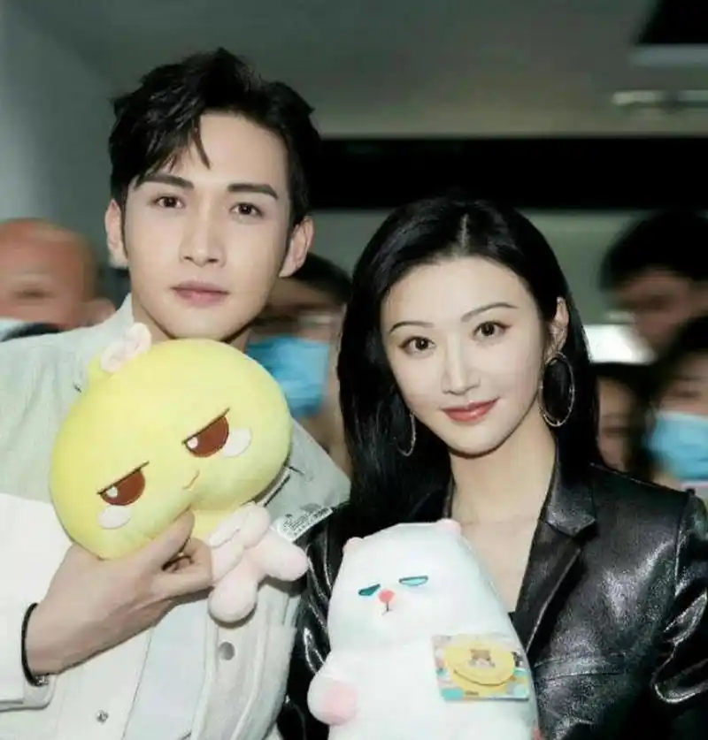 景甜为张彬彬新剧打call啦,咱就是说又梦回司藤了,景甜真的够义气,祝