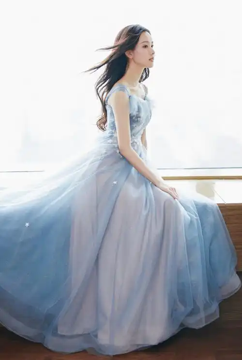 陈都灵行走的人间衣架##金鸡视角下的陈都灵