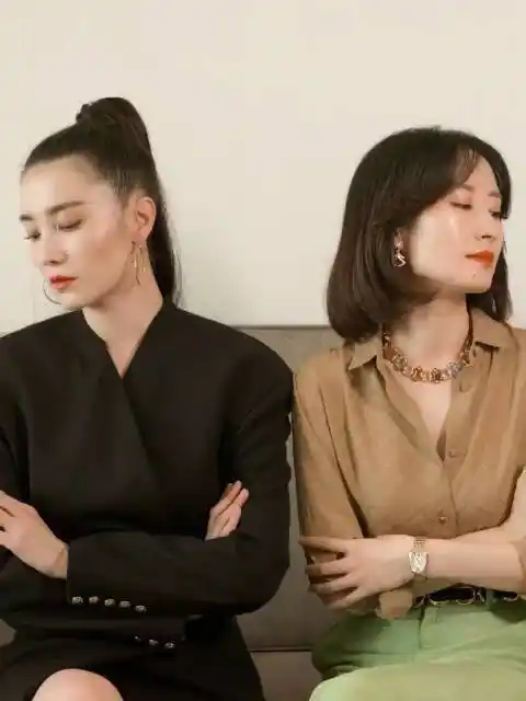 两位姐姐@宋佳 @刘敏涛93 简直"行走的识歌器"~有姐姐展示不完