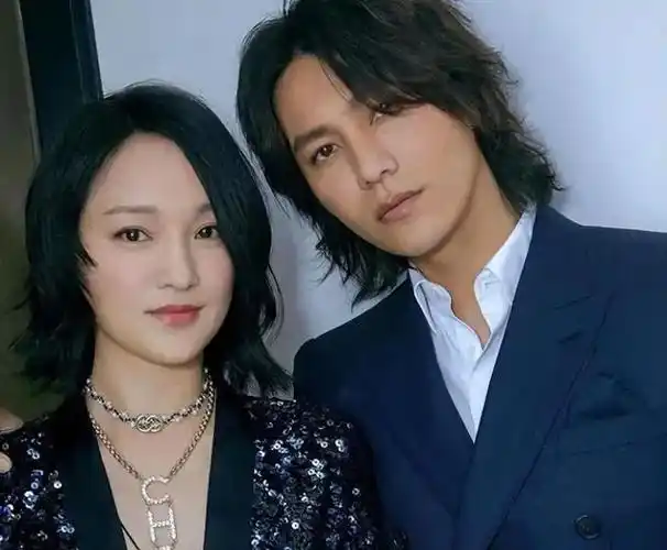 陈坤突然官宣周迅被炸上热搜25年过去了是时候公开关系了