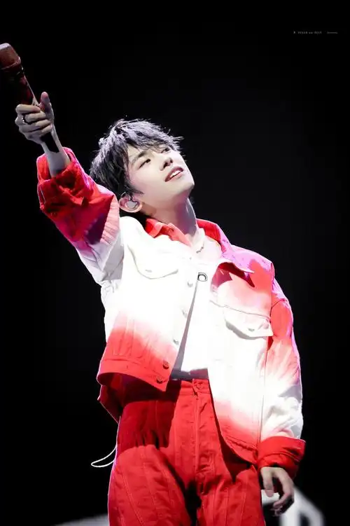 易烊千玺 2019玊尔情景式演唱会