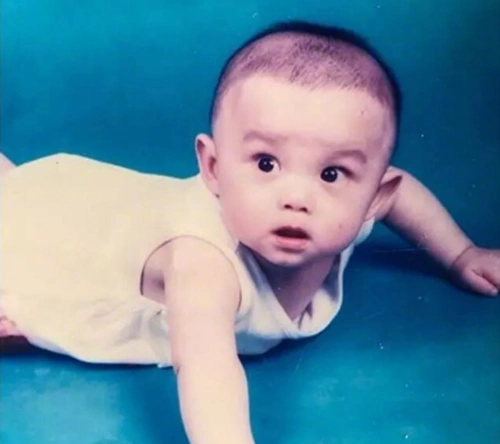 原创明星童年照对比林一和吴磊是从小帅到大易烊千玺是完美逆袭