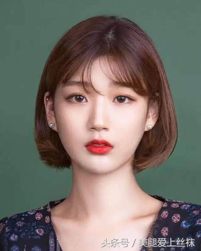 八张娱乐圈女明星证件照曝光,对比一下你能认出来几个呢