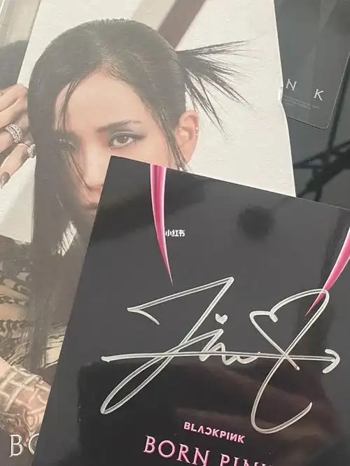 blackpink  #jisoo内含一张小卡,海报,还有我家秀秀的个人照片合集哦