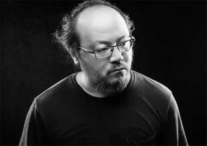 窦唯宣布将发新歌晒出录音室花絮照成果喜人