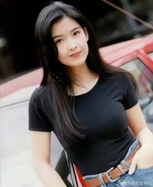 55岁周慧敏状态##周慧敏腿好长