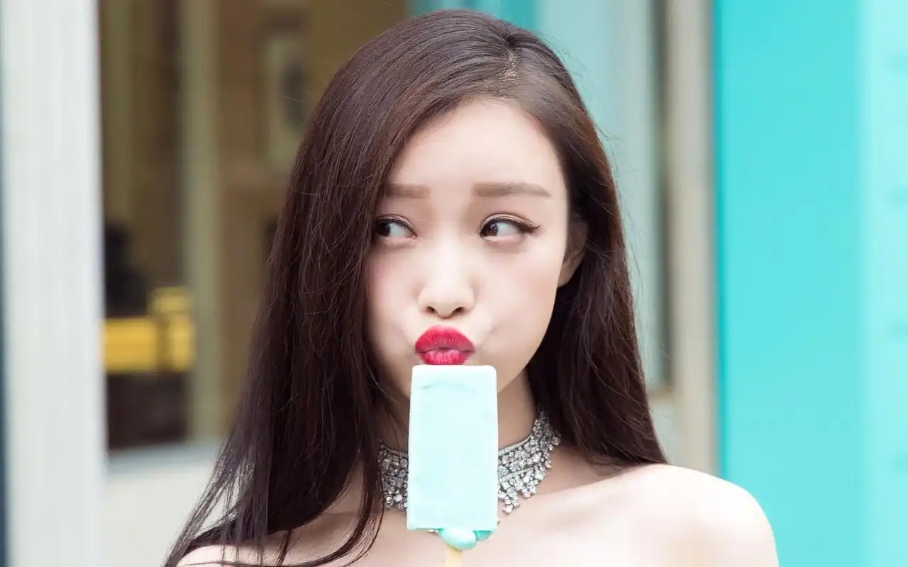 倪妮气质红唇唯美街拍图片桌面壁纸高清大图预览1920x1200_大陆明星下