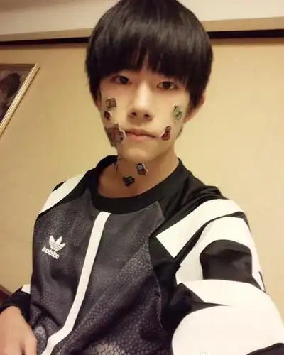 易烊千玺身上的苏点总结,小细节满满的是爱