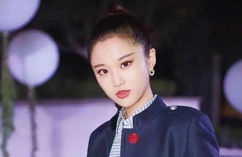 巩俐"女儿"近照,简直是标准"谋女郎"脸,难怪成张艺谋新宠_张慧雯_影戏