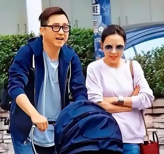 伊能静在离婚之际没有要求任何东西,所有人都认为哈利会把他全部的爱