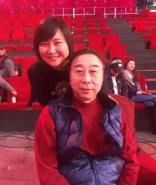 回顾贾玲父亲贾文田始终走不出丧妻之痛我对不起的是女儿贾丹