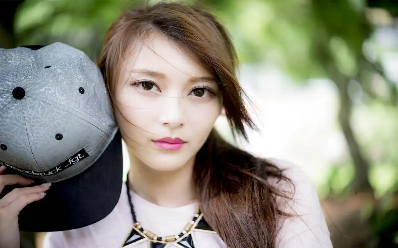 气质美女时尚街拍高清桌面壁纸