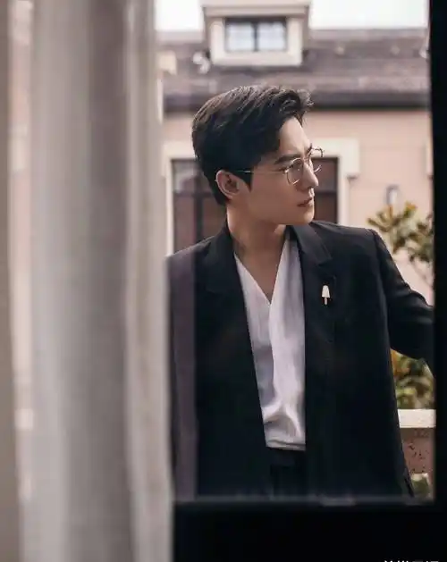 原创杨洋七夕2套黑白穿搭活动造型禁欲系的斯文最撩人79