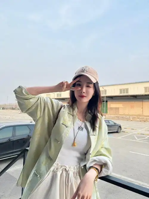 杨幂小拇指好短