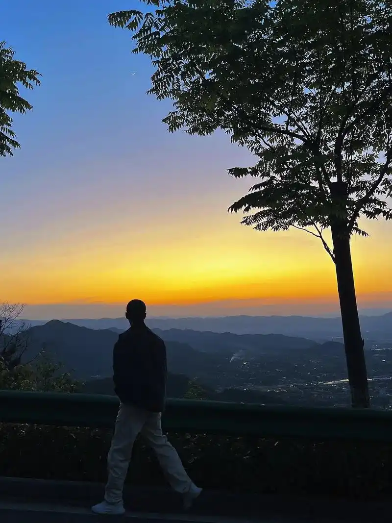 日落92 #夕阳下的背影 #落日余晖映晚霞一抹夕阳美如画  - 抖音