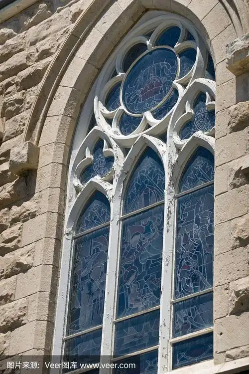 教堂彩色玻璃窗特写