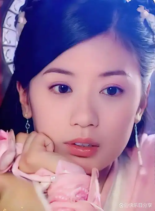 贾静雯:演艺与美食双栖传奇,二婚终获幸福,背后有何商业逻辑?