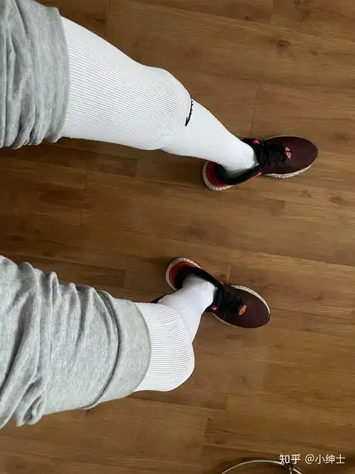 男孩夏天出门可以穿短裤穿足球袜吗