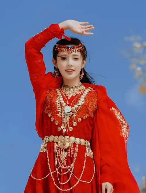 彭小苒离了灯光颜值就走丢了?_小枫_东宫_造型