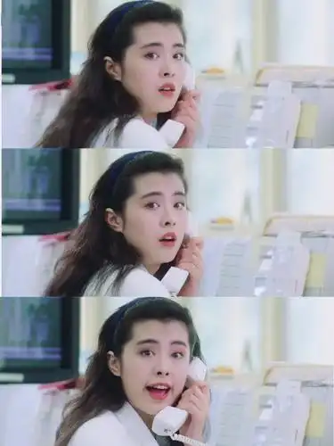 一头蓬松的小波浪卷发加上宽发箍,很俏皮~我发现美人都有美人尖,而我