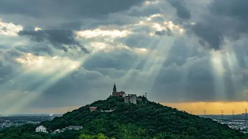 上海佘山国家森林公园耶稣光行者己亥年拍摄