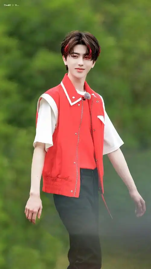 金靖逗蔡徐坤#97#奔跑吧蔡徐坤#西红柿先生太可爱了,猪猪太喜欢了