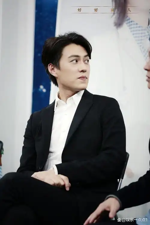 靳东不止人帅,而且从他身上能找到那种安全感