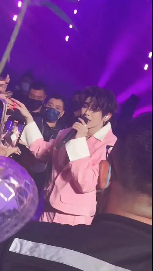 粉色这套好漂亮#蔡徐坤