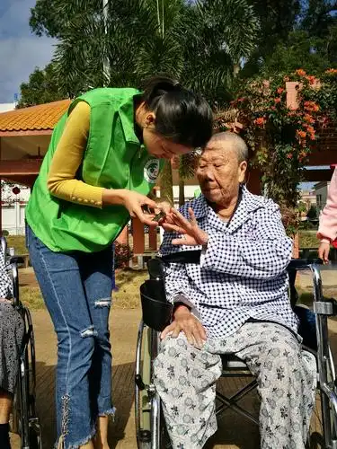 丰富养老院老人精神文化生活,让老人不感觉孤独.