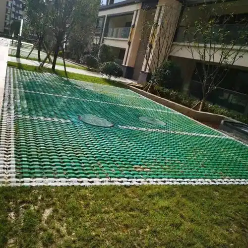 地面冒出100余个停车位,业主买的洋房成了"停车场"?