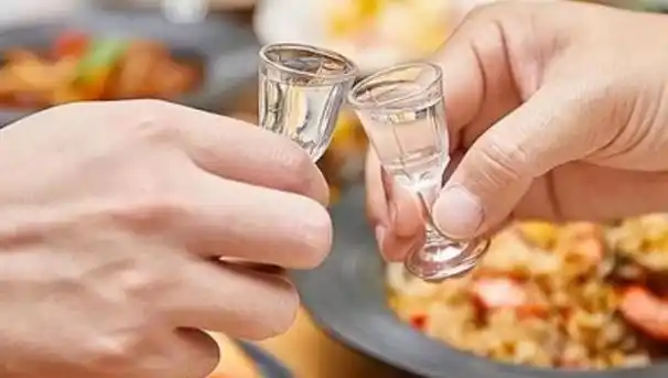 酒席上到你敬酒时,建议说着三句"祝酒词"领导也会对你刮目相看