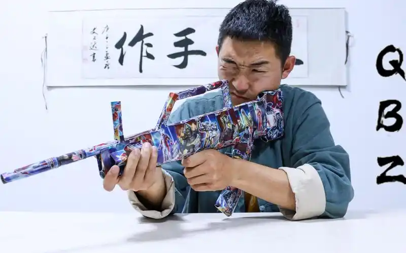 95式步枪威力如何大圣用奥特曼卡牌做出qbz外观比例刚刚好