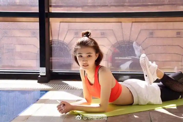 徐璐曝光最新健身照挥洒汗水满满正能量