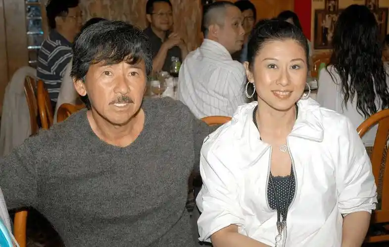 我希望叶倩文和林子祥能一直健康快乐地生活.(内容