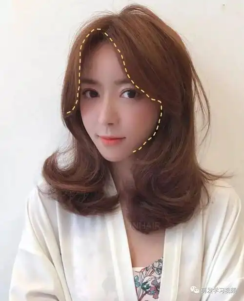 网红气垫烫发型简单好看不显老