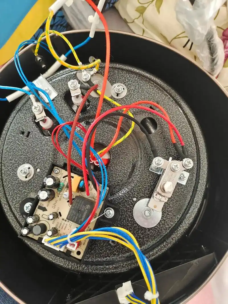 日常家电维修:朋友九阳高压电饭煲一台,价格699元,丢了可惜 - 抖音