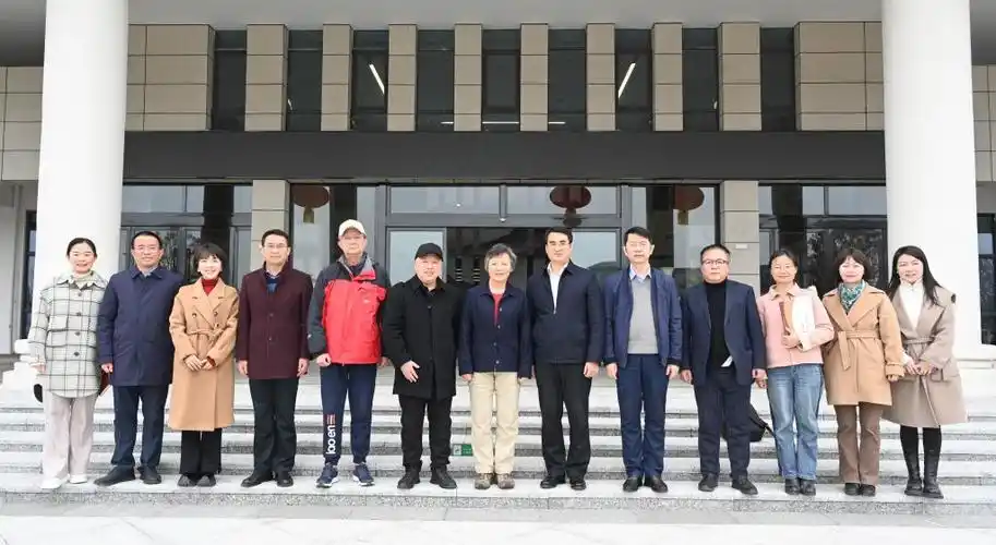 校党委委员,附属医院党委书记李海洋教授与李维华女士在北京路校区