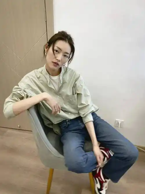 陈伟霆:跟黄晓明抢过baby,爱上同门师姐,如今跟二婚女友游日本