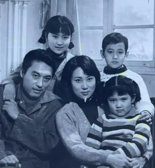 昔日八一厂厂花 被王心刚看好 却被刘晓庆抢风头 如今68岁依然美