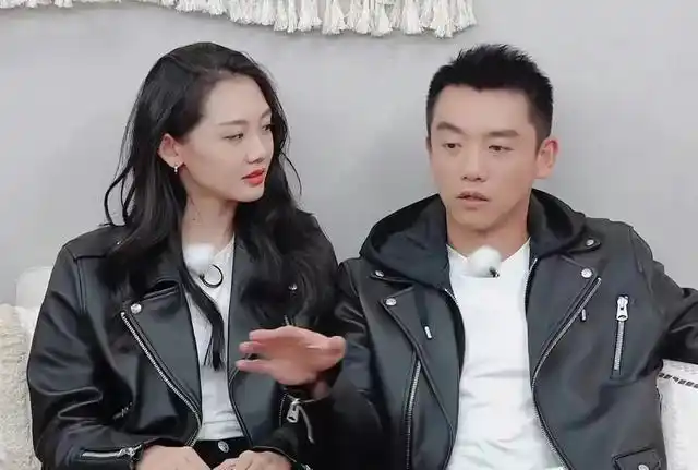 郑恺苗苗穿情侣装录《妻子6》太甜了,都穿黑色皮衣,又帅又美!