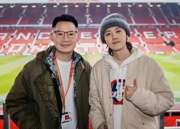 关晓彤鹿晗越来越有夫妻相最新露面双双浮肿被吐槽太爱喝酒