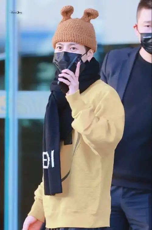 王嘉尔耳朵帽#王嘉尔耳朵帽子也太可爱吧!今天的嘎嘎可爱满分!