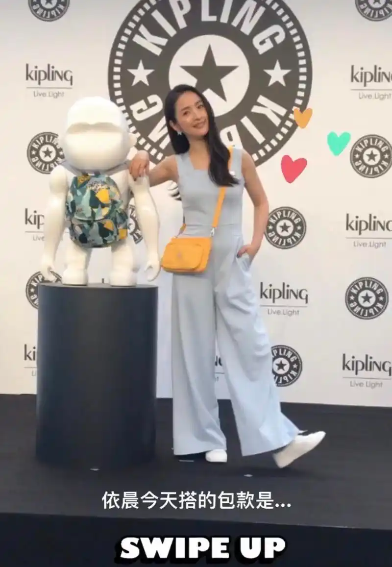 林依晨越活越年轻穿天蓝色连体裤太显白真看不出来38岁