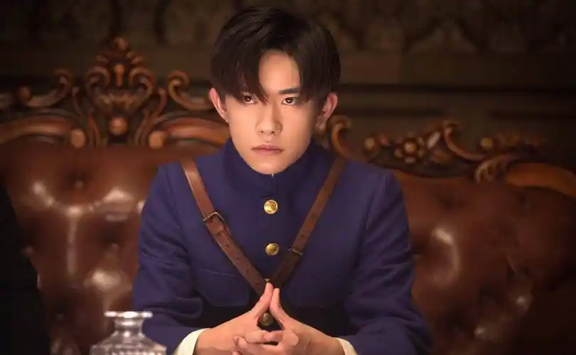 中分八字刘海,曾经的小男孩长大了_军人_时尚_角色