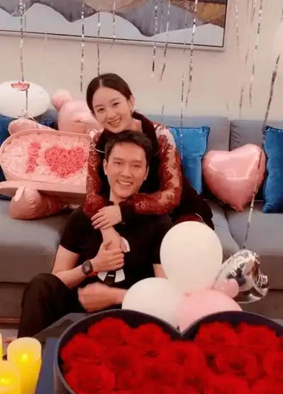 不管是赵丽颖还是冯绍峰,两个人都从未主动曝光过儿子正脸照,记得此前